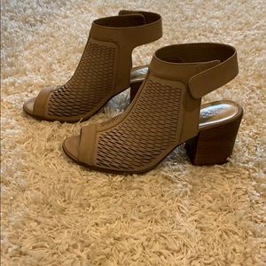 Vince Camuto Lavette block heel sandal